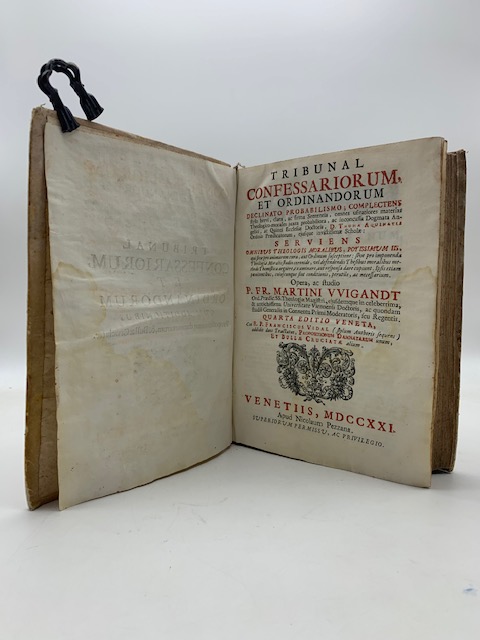 Tribunal confessariorum et ordinandorum declinato probabilismo; complectens...omnes usitatiores materias theologico-morales...